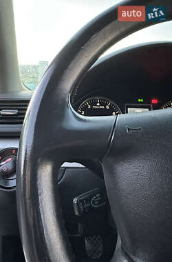 Седан Audi A4 2004 в 