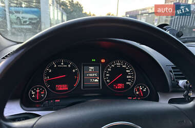 Седан Audi A4 2004 в 