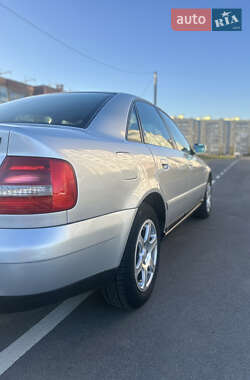 Седан Audi A4 2001 в 
