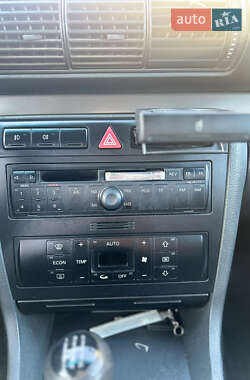 Седан Audi A4 2001 в 