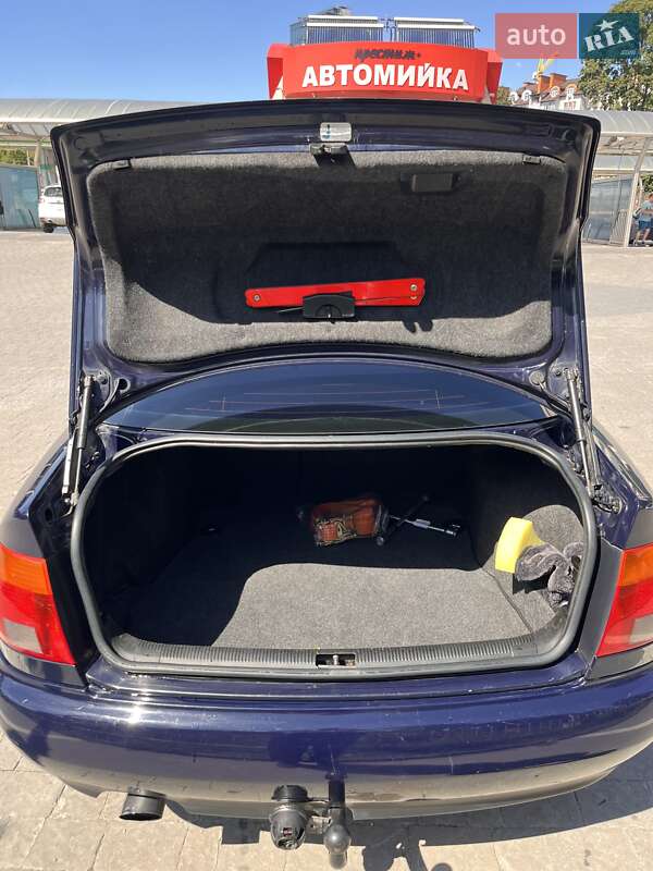 Седан Audi A4 1996 в Тернополе