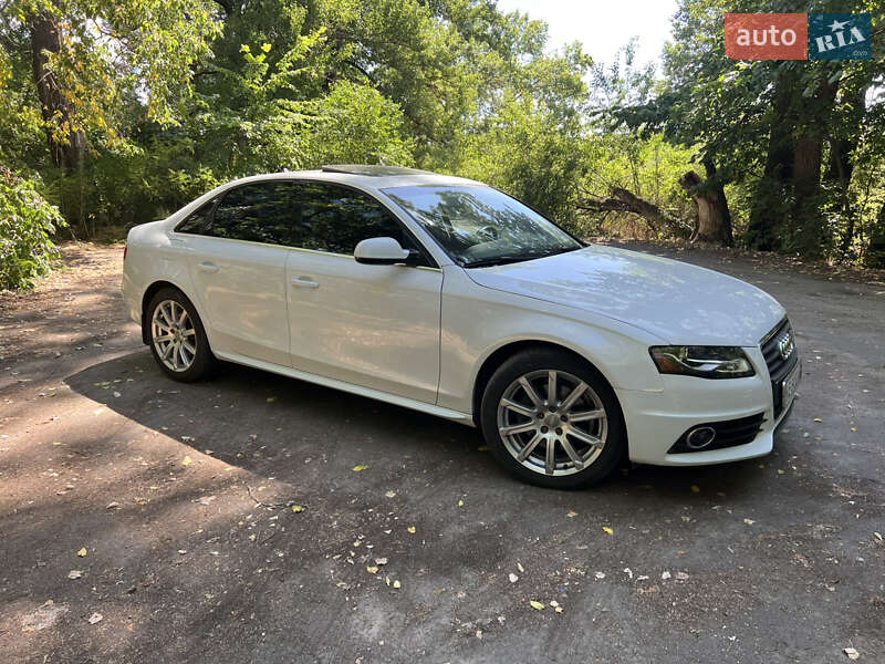 Седан Audi A4 2012 в 