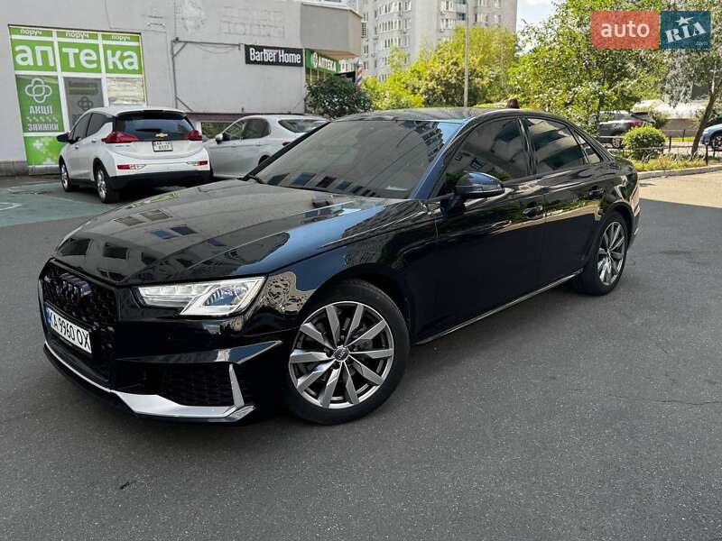 Седан Audi A4 2018 в 