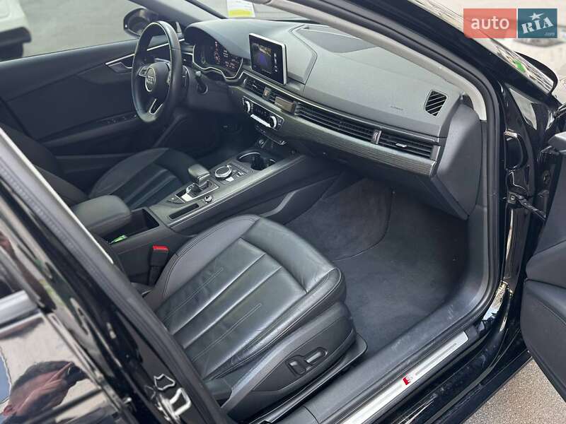 Седан Audi A4 2018 в Киеве