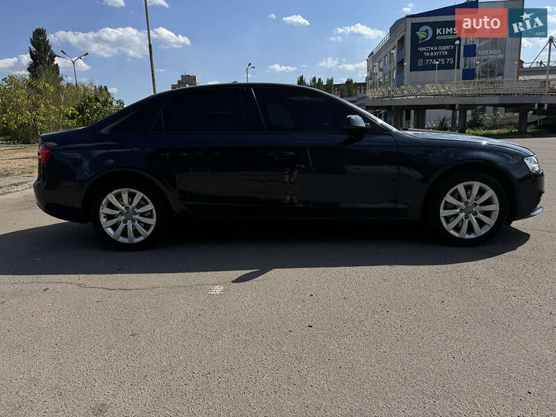 Седан Audi A4 2013 в Кривом Роге