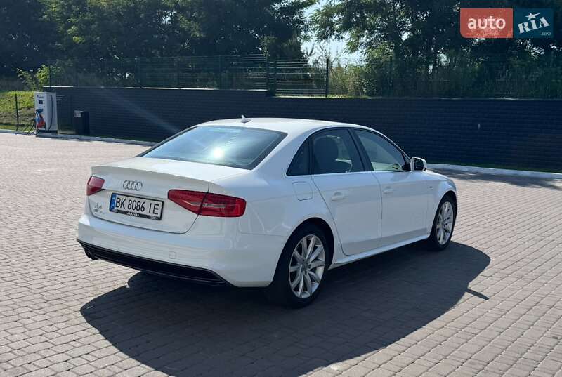Седан Audi A4 2014 в Ровно