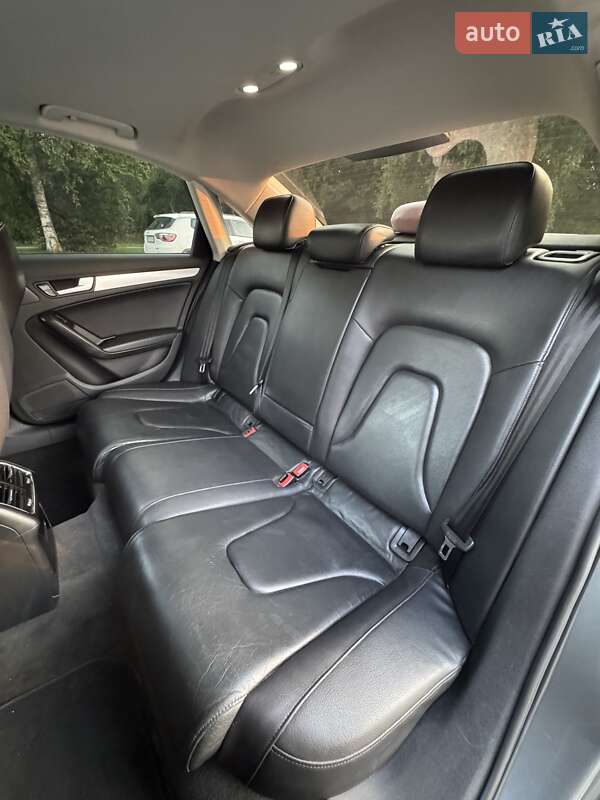 Седан Audi A4 2012 в Киеве