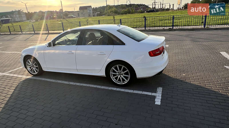 Седан Audi A4 2014 в Нововолынске