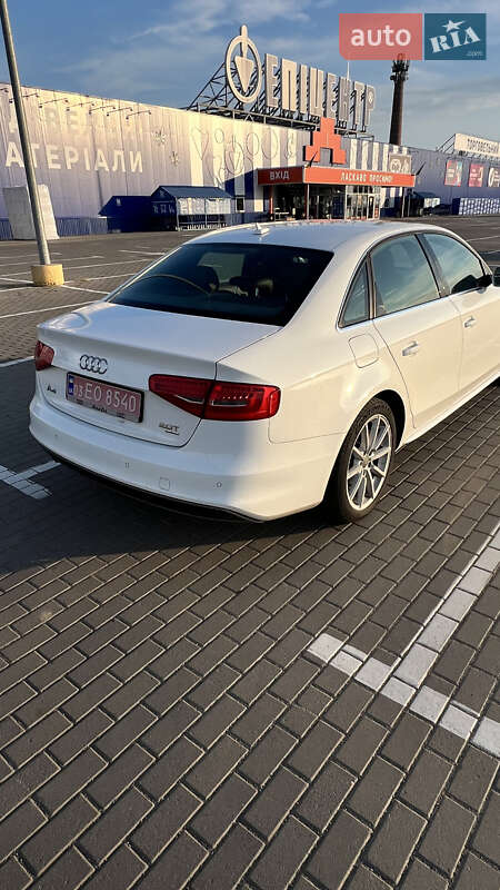 Седан Audi A4 2014 в Нововолынске