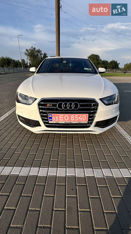 Седан Audi A4 2014 в Нововолынске