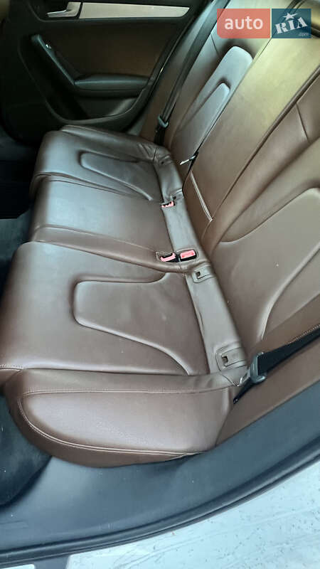Седан Audi A4 2014 в Нововолынске