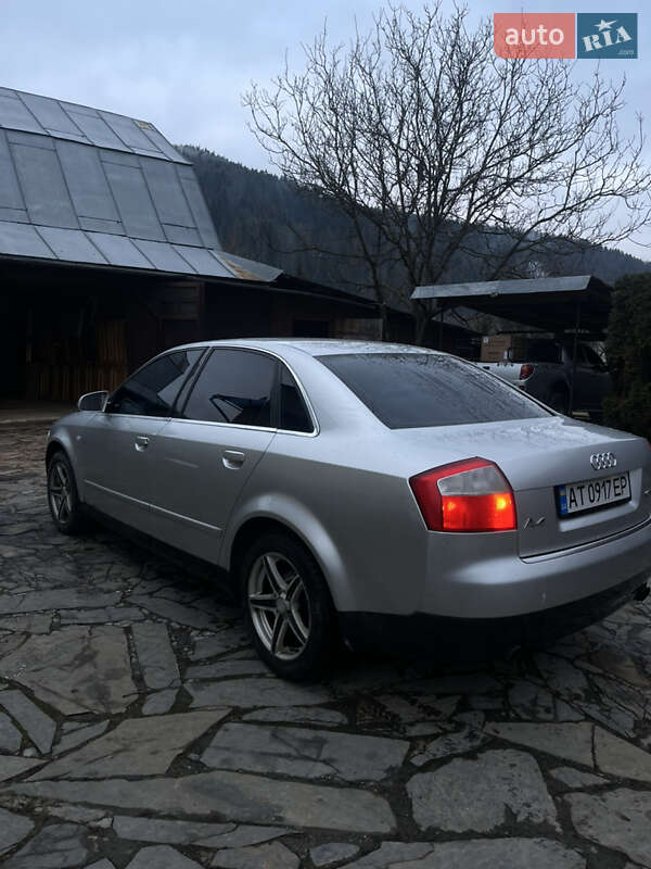 Седан Audi A4 2004 в Микуличине