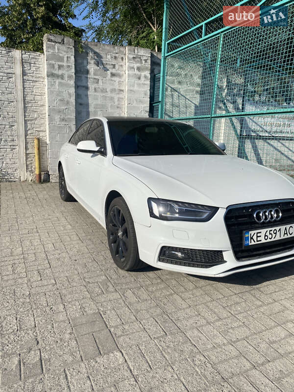 Седан Audi A4 2012 в Днепре