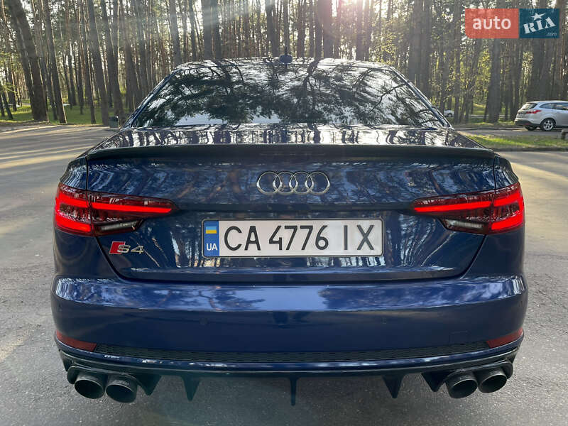 Седан Audi A4 2017 в Киеве