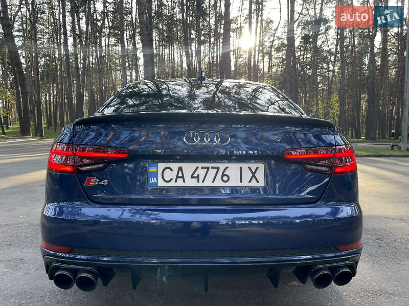 Седан Audi A4 2017 в Киеве