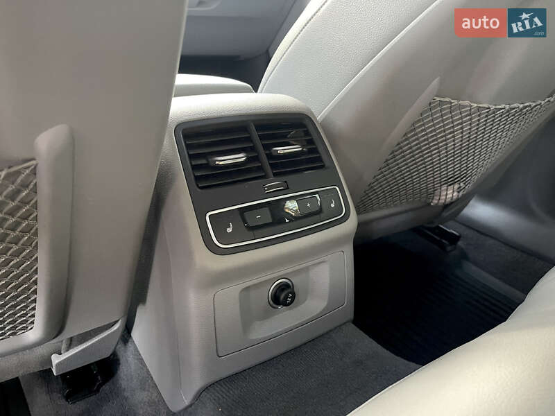 Седан Audi A4 2017 в Киеве