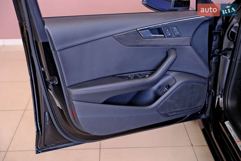 Седан Audi A4 2019 в Одессе