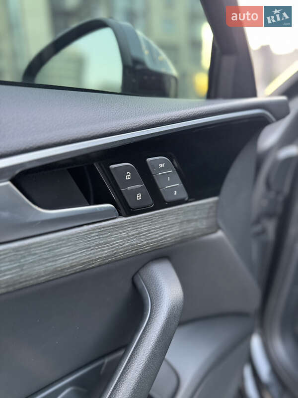 Седан Audi A4 2020 в Киеве