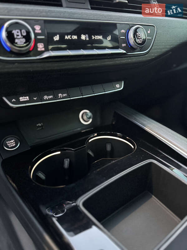 Седан Audi A4 2020 в Киеве