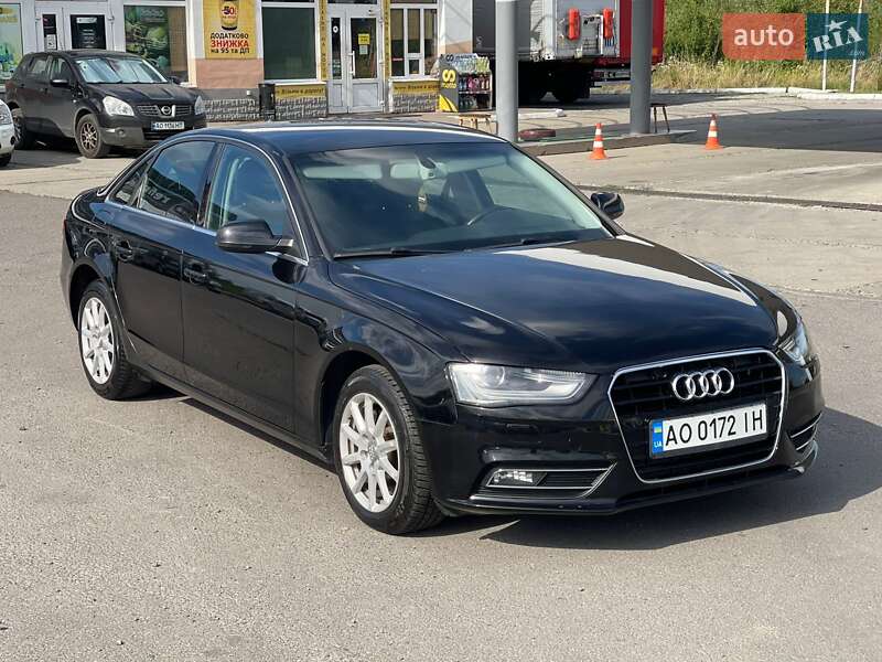 Седан Audi A4 2012 в Ужгороде