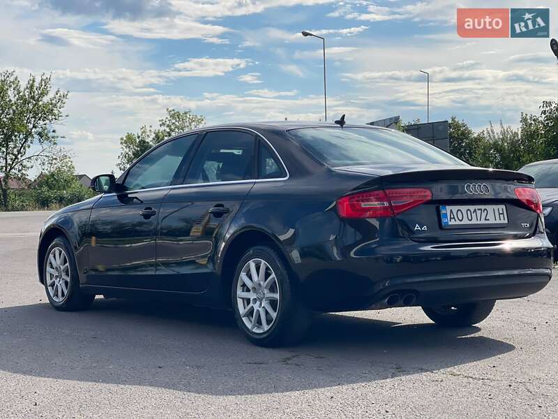 Седан Audi A4 2012 в Ужгороде