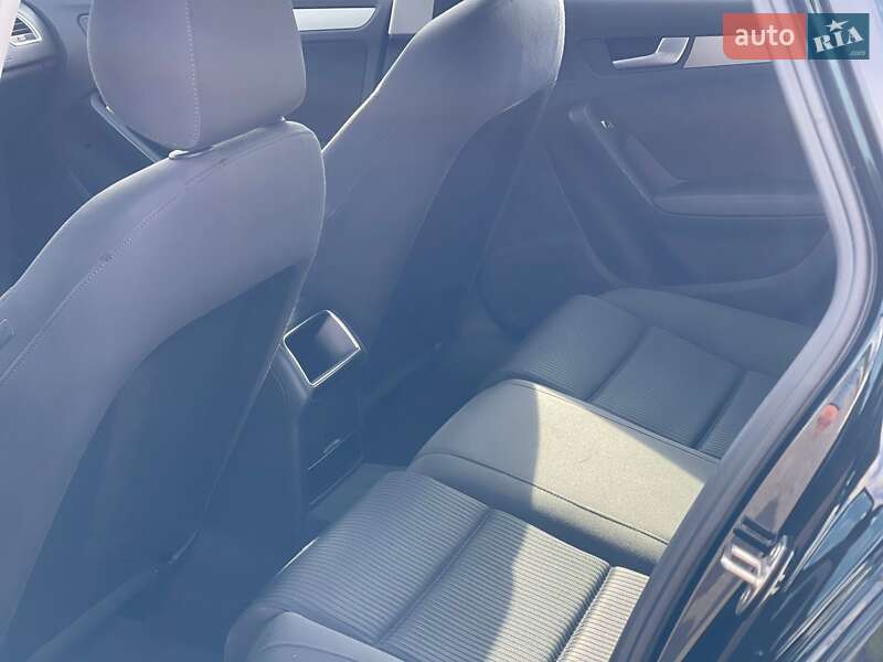 Седан Audi A4 2012 в Ужгороде
