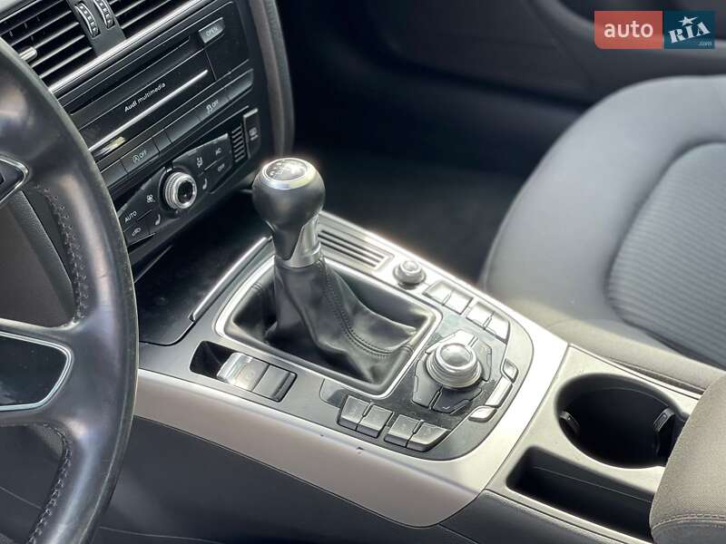 Седан Audi A4 2012 в Ужгороде