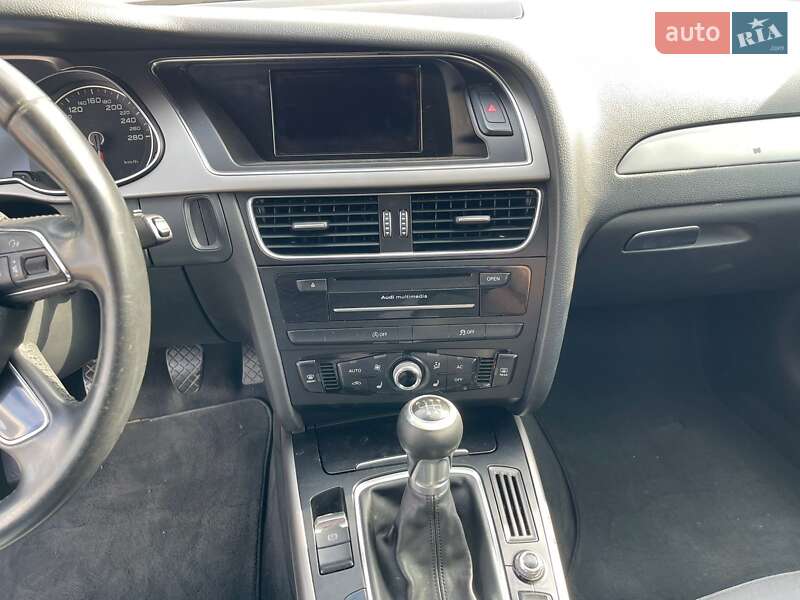 Седан Audi A4 2012 в Ужгороде