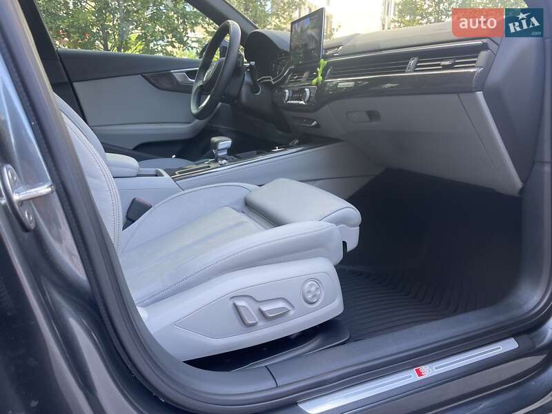 Седан Audi A4 2022 в Киеве