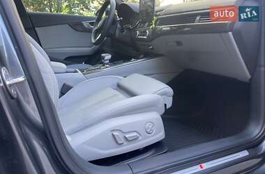 Седан Audi A4 2022 в 