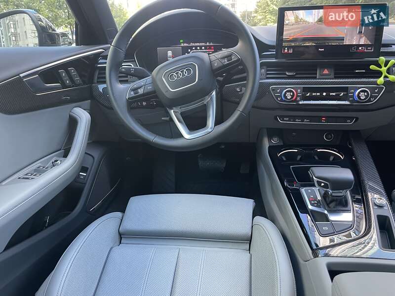Седан Audi A4 2022 в Киеве