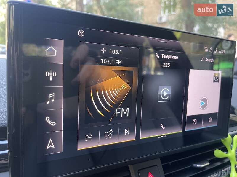 Седан Audi A4 2022 в Киеве