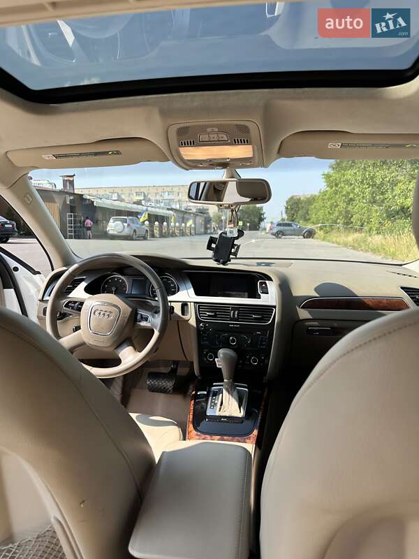 Седан Audi A4 2012 в Тульчине