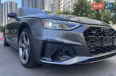 Седан Audi A4 2022 в 