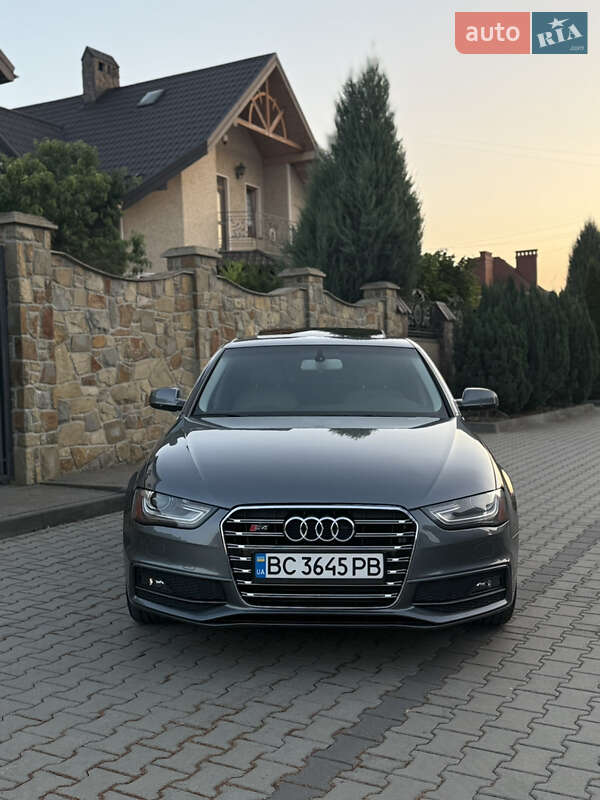 Седан Audi A4 2012 в Львове