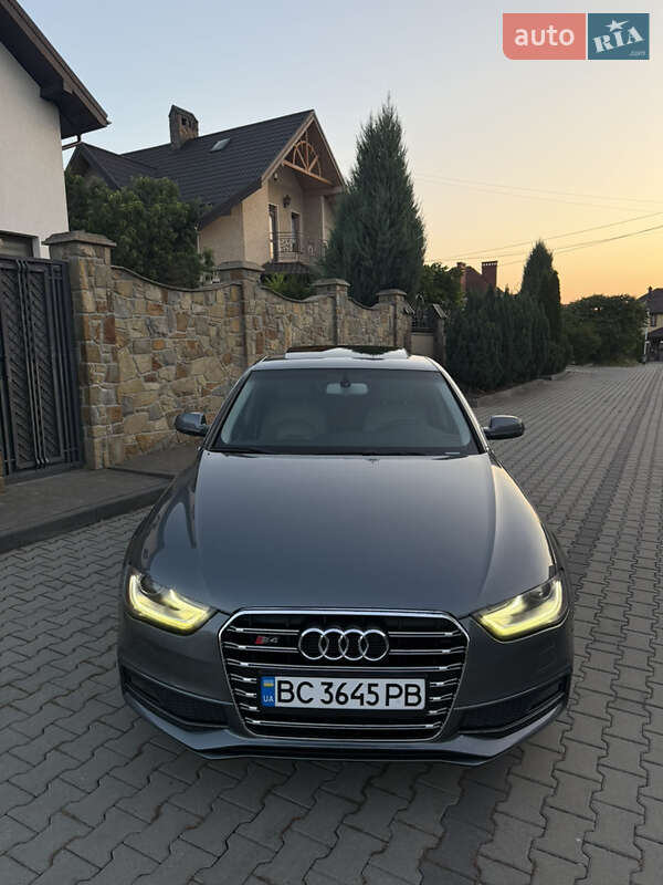 Седан Audi A4 2012 в Львове