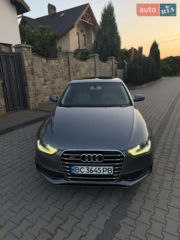 Седан Audi A4 2012 в Львове
