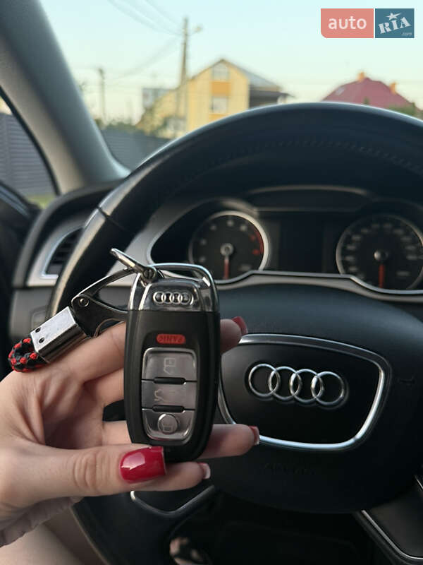 Седан Audi A4 2012 в Львове