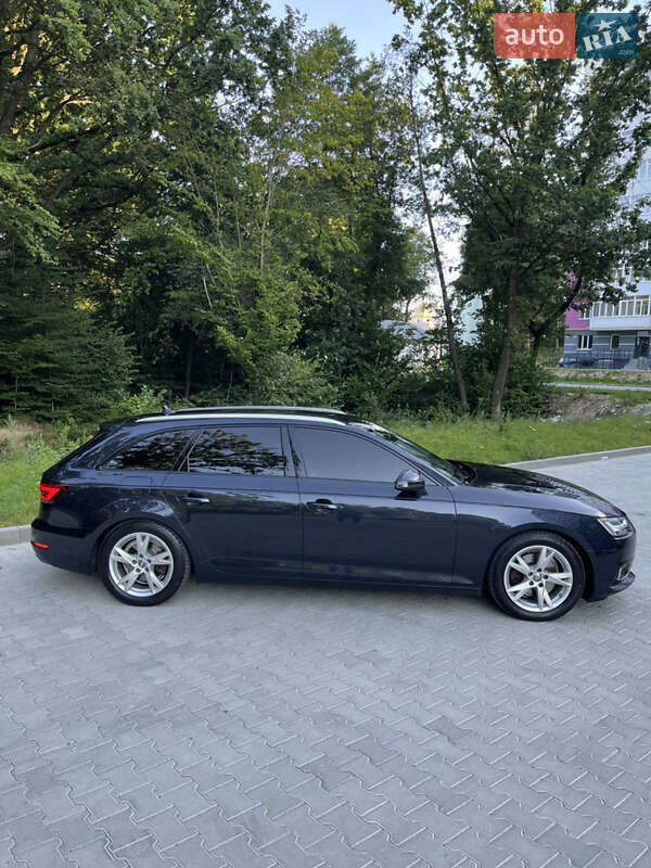 Универсал Audi A4 2018 в Новояворовске