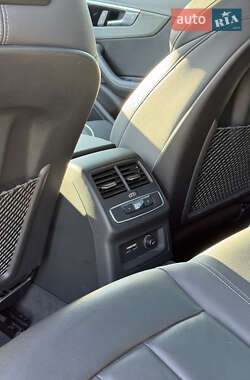 Седан Audi A4 2022 в 