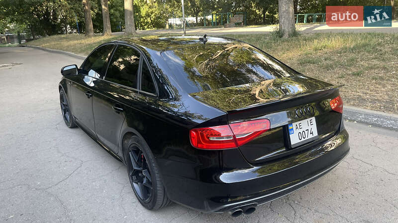 Седан Audi A4 2013 в Днепре