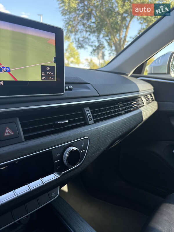 Седан Audi A4 2018 в Киеве
