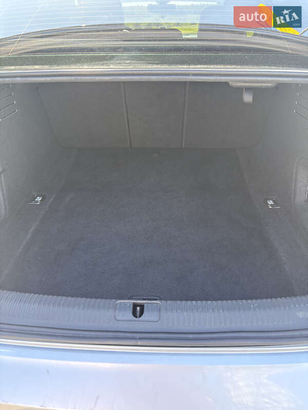 Седан Audi A4 2018 в Киеве