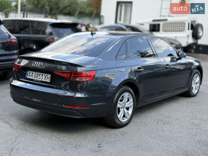 Седан Audi A4 2017 в Киеве
