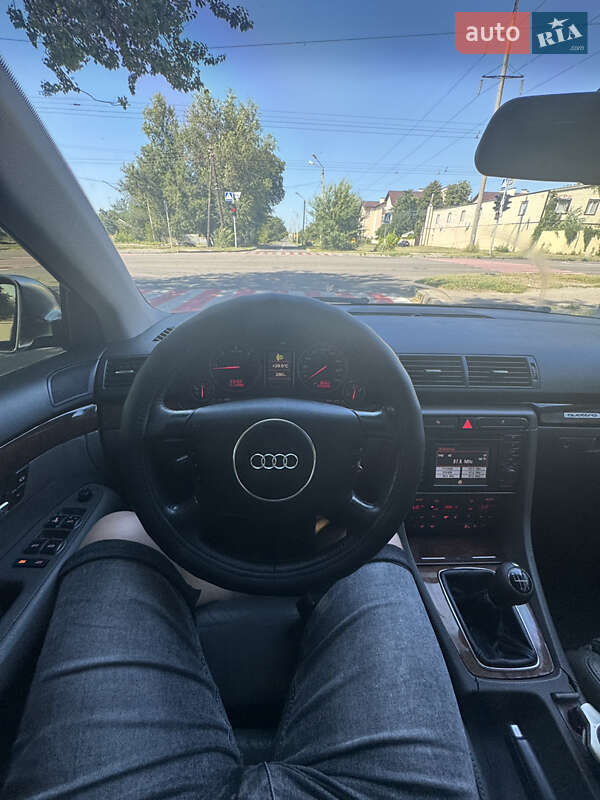 Седан Audi A4 2001 в Чугуеве