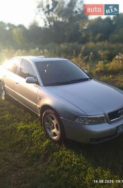 Седан Audi A4 2000 в 