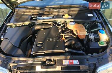 Седан Audi A4 2000 в 