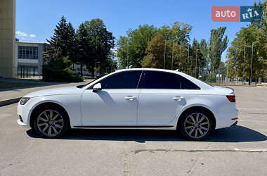 Седан Audi A4 2016 в 