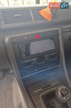 Седан Audi A4 2001 в 