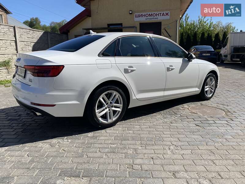 Седан Audi A4 2016 в Львові